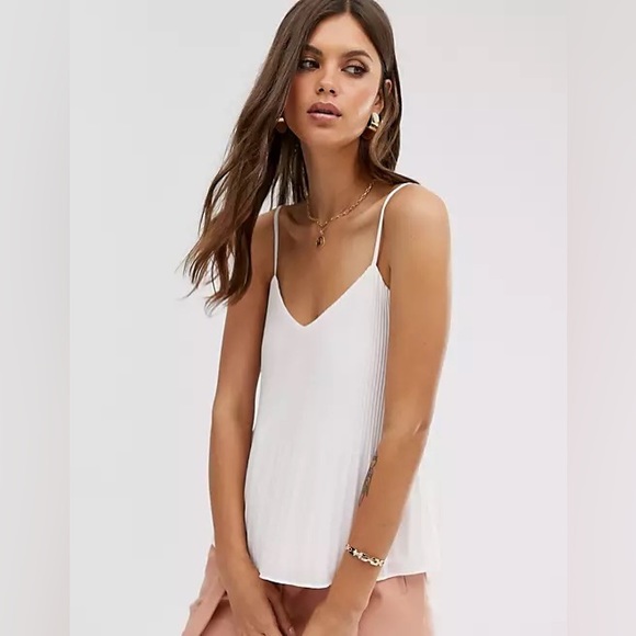 White pleated tank - Picture 1 of 4